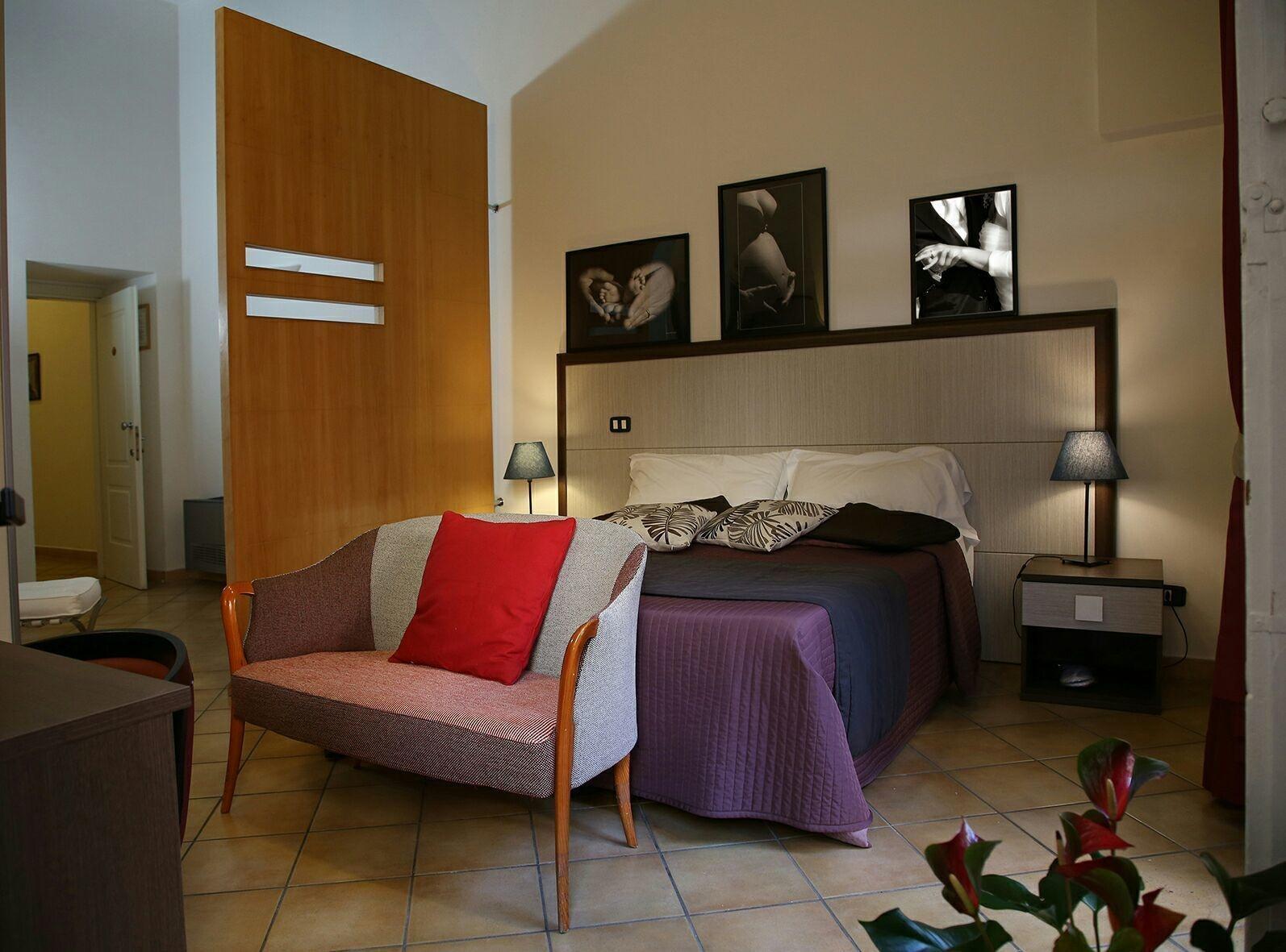 Caravaggio Hotel Наполи Екстериор снимка