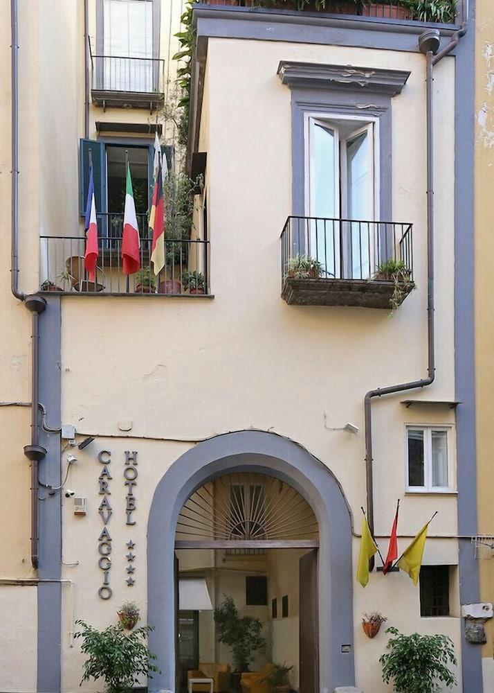 Caravaggio Hotel Наполи Екстериор снимка
