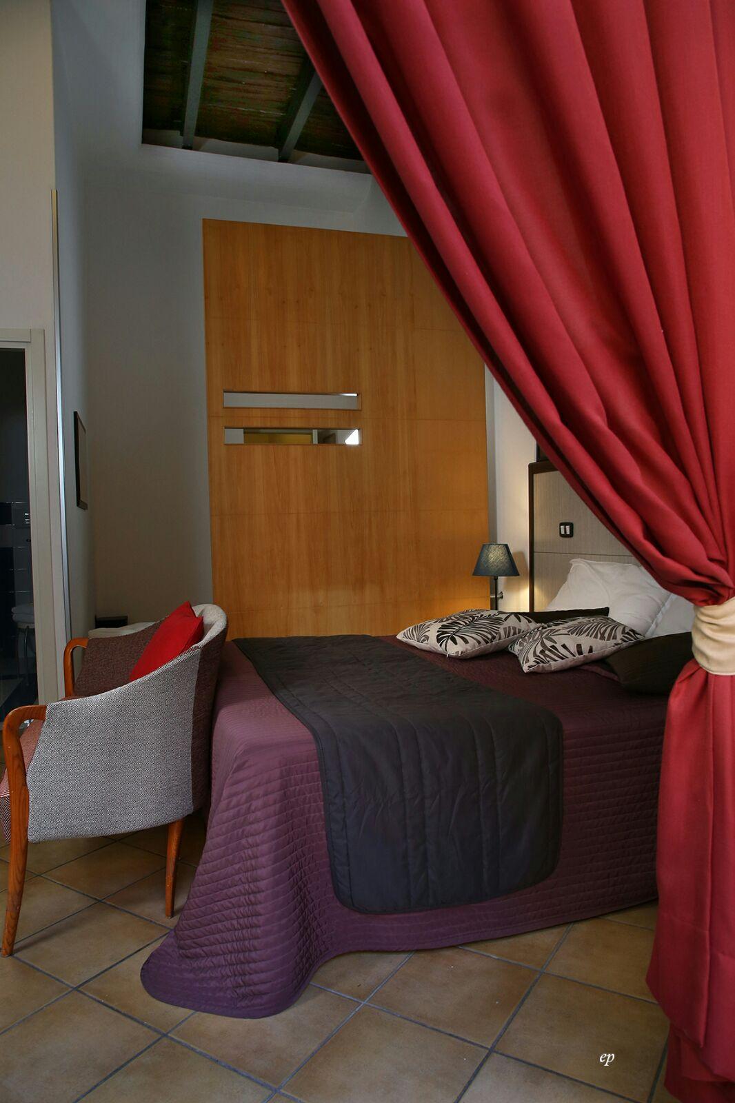 Caravaggio Hotel Наполи Екстериор снимка