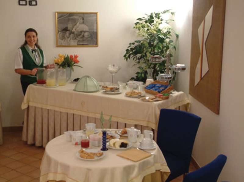 Caravaggio Hotel Наполи Ресторант снимка
