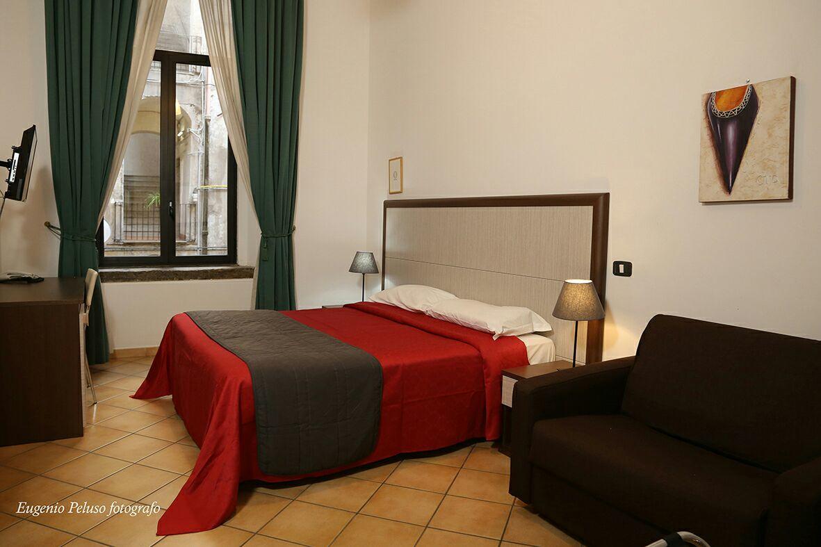 Caravaggio Hotel Наполи Екстериор снимка