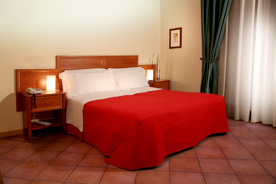 Caravaggio Hotel Наполи Екстериор снимка
