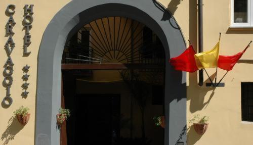 Caravaggio Hotel Наполи Екстериор снимка